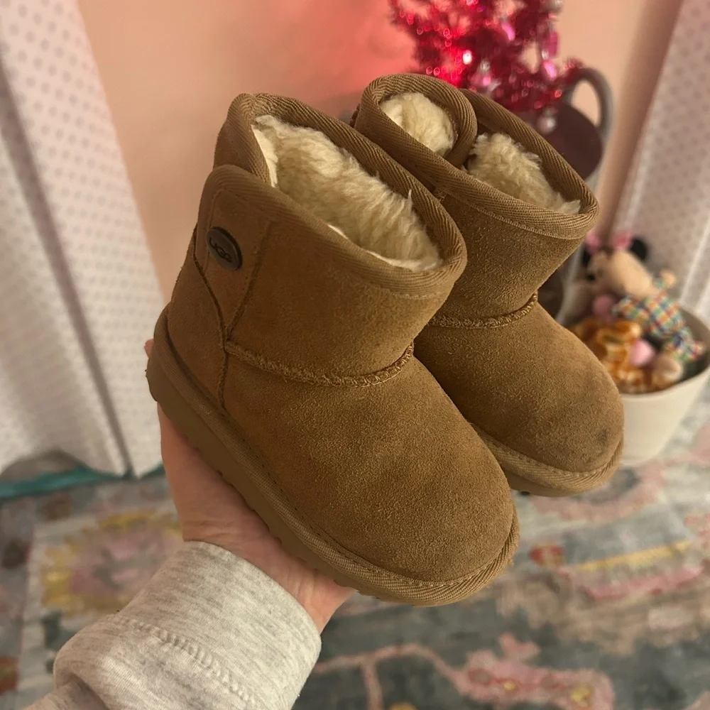 UGG Jona boots size 6 toddler